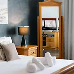 Location-2br Seafront & Steps From Ferry By Arco Collection Apartamento *