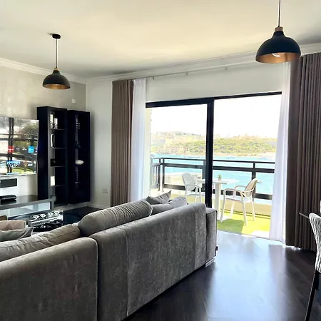 Location - 2br Seafront & Steps From Ferry By Arcobnb