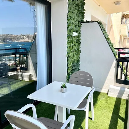 Location - 2br Seafront & Steps From Ferry By Arcobnb *