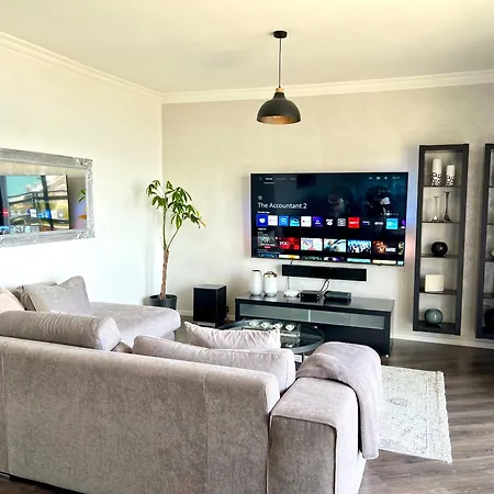 Location - 2br Seafront & Steps From Ferry By Arcobnb