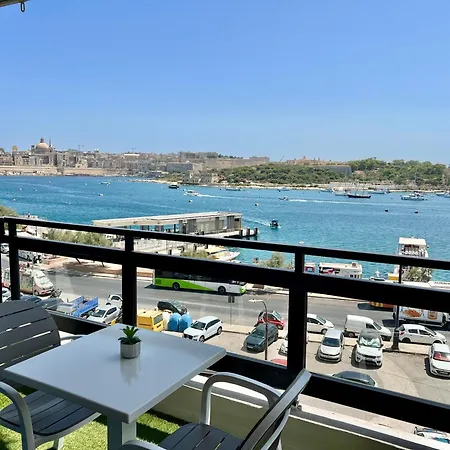 Location - 2br Seafront & Steps From Ferry By Arcobnb
