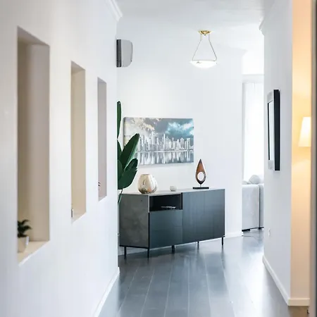 Location-2br Seafront & Steps From Ferry By Arco Collection