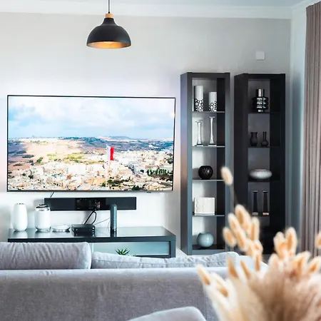 Location-2br Seafront & Steps From Ferry By Arco Collection Sliema