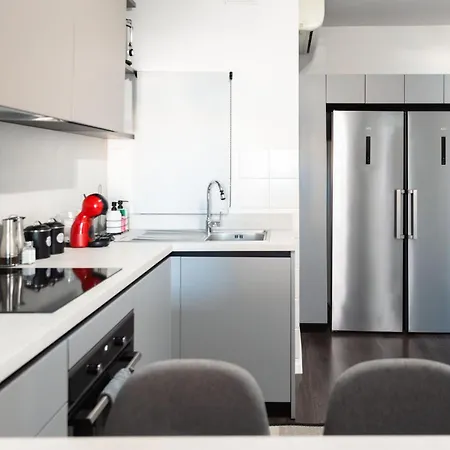 아파트 Location-2br Seafront & Steps From Ferry By Arco Collection