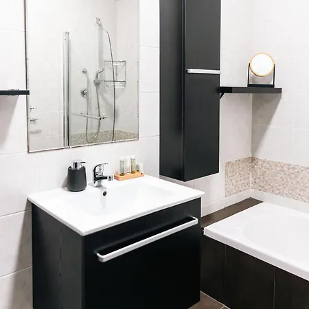 Location-2br Seafront & Steps From Ferry By Arco Collection 슬리에마