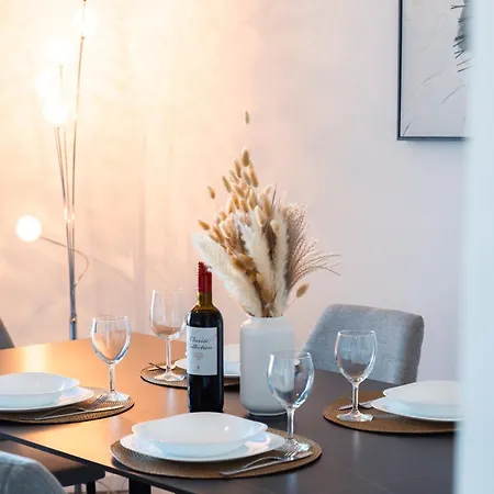 Location-2br Seafront & Steps From Ferry By Arco Collection 아파트 슬리에마