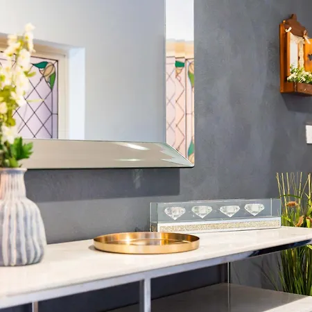 Location-2br Seafront & Steps From Ferry By Arco Collection