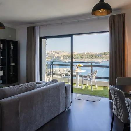 Location-2br Seafront & Steps From Ferry By Arco Collection *