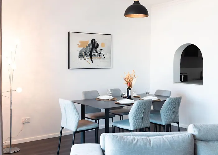 Location-2br Seafront & Steps From Ferry By Arco Collection