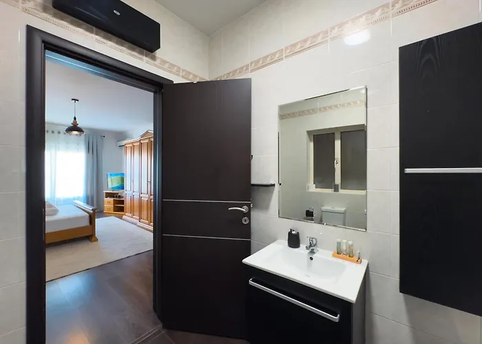 Apartment Location-2br Seafront & Steps From Ferry By Arco Collection *