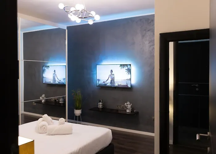 Location-2br Seafront & Steps From Ferry By Arco Collection Apartment *