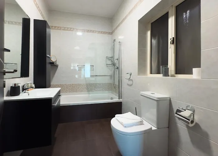 Location-2br Seafront & Steps From Ferry By Arco Collection