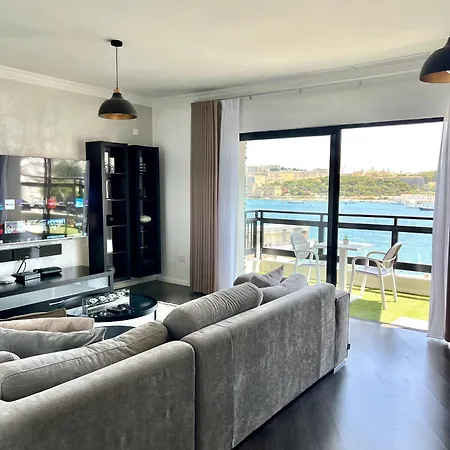 Apartament Location - 2br Seafront & Steps From Ferry By Arcobnb