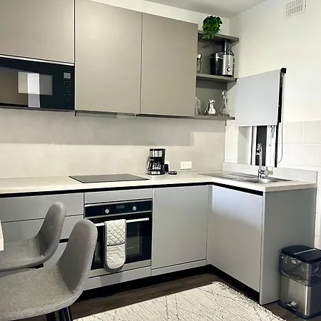 Location - 2br Seafront & Steps From Ferry By Arcobnb *