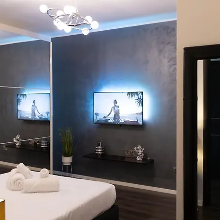 Location-2br Seafront & Steps From Ferry By Arco Collection Apartment *