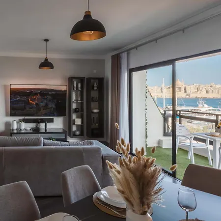 Location-2br Seafront & Steps From Ferry By Arco Collection *