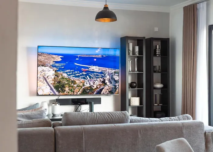 Location-2br Seafront & Steps From Ferry By Arco Collection * סליאמה