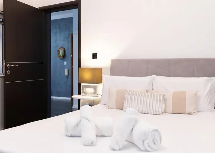 Location-2br Seafront & Steps From Ferry By Arco Collection סליאמה