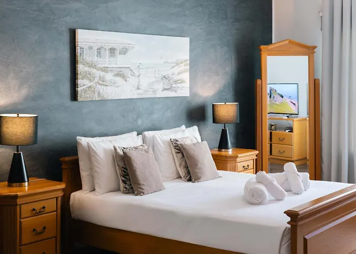 Location-2br Seafront & Steps From Ferry By Arco Collection דירה *