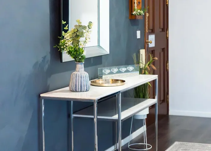 Location-2br Seafront & Steps From Ferry By Arco Collection סליאמה